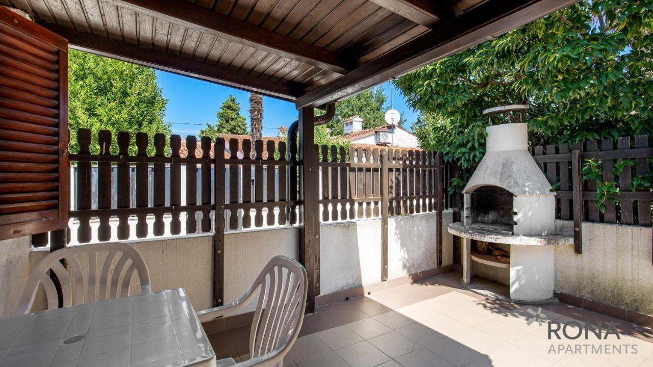 Rona Holiday Home Ana 포레치 외부 사진